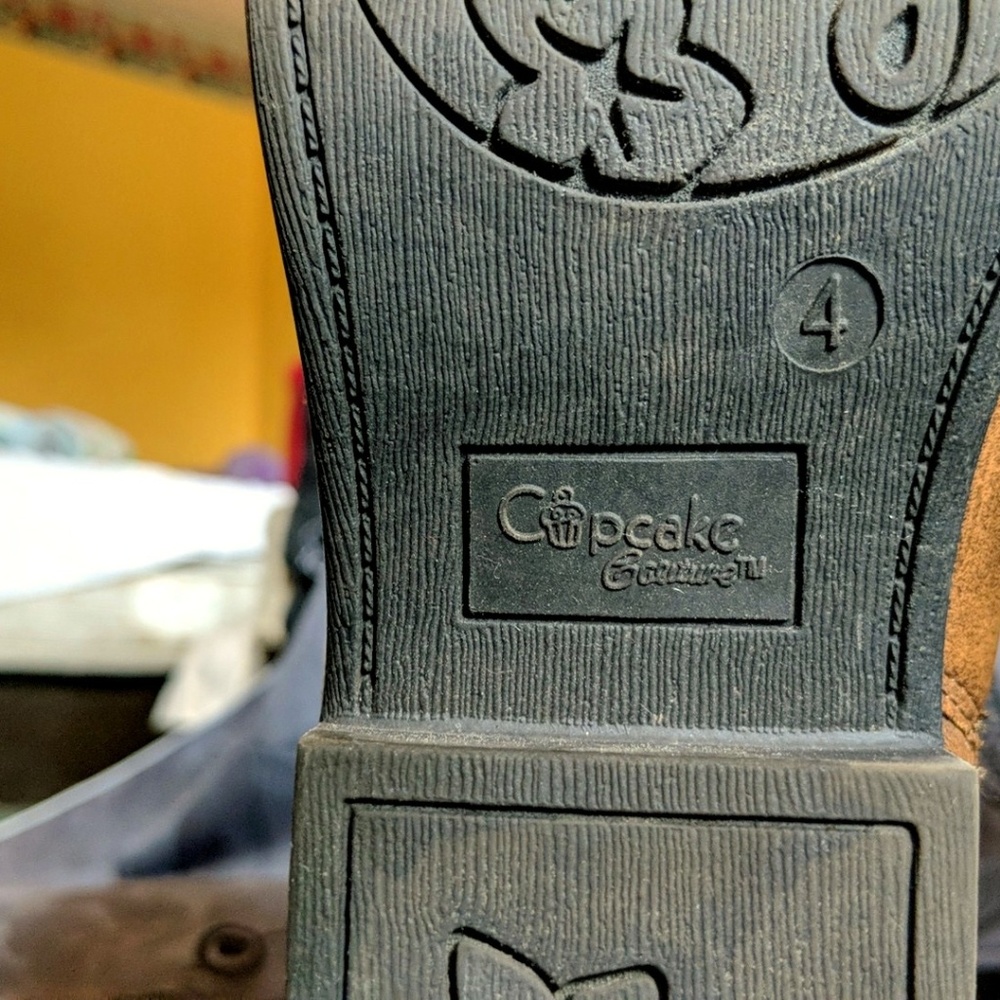 Boot - Picture 3 of 8